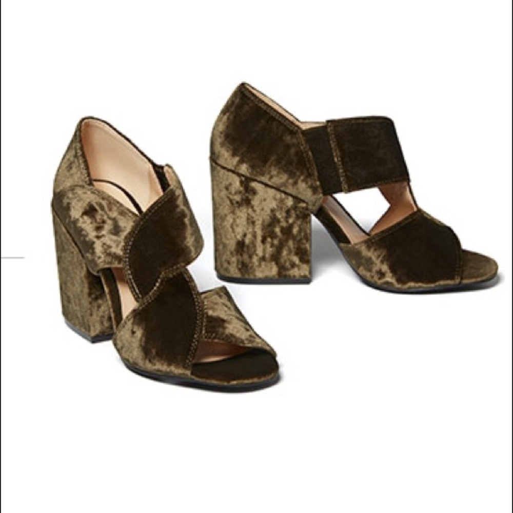 cabi Interlock Block Heel-NIB!